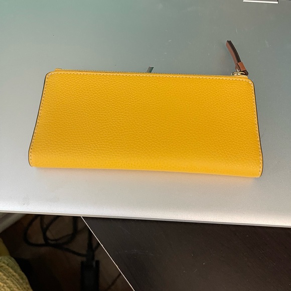 Tory. Burch wallet Brand new with tag - Picture 2 of 4